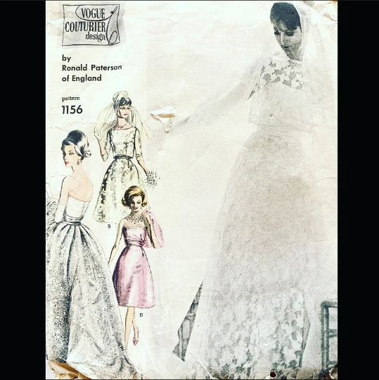 60s Fit N Flare Lace Wedding Dress Designer John Cavanagh Vogue Couturier Design Petite Vintage Sewing Pattern Vogue 1156 B31